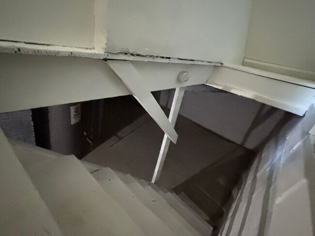 Building Photo - section 8 welcome, 4 bedroom, 1 bathroom s...