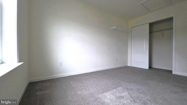 Building Photo - 115 Lexington Pl