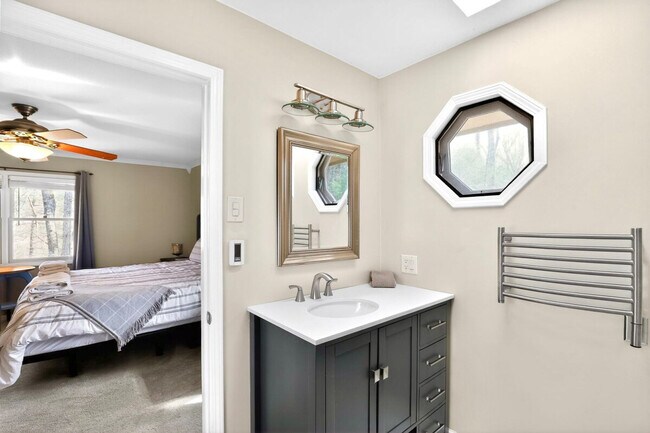 Building Photo - 6 Hunters Ridge Dr