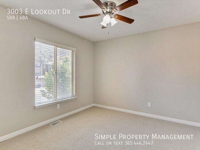 Building Photo - 3003 E Lookout Dr