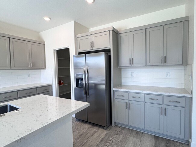 Building Photo - Stunning 4 Bedroom 3.5 Bath Home WITH SOLA...