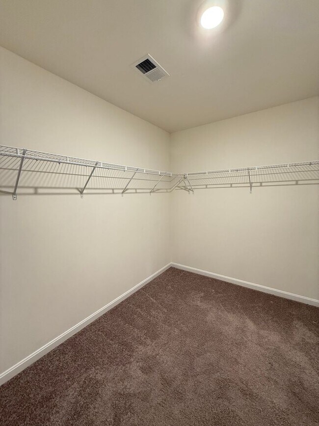 Building Photo - Rivergate