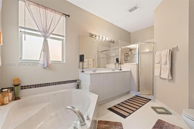 Building Photo - 2281 NE 37th Rd