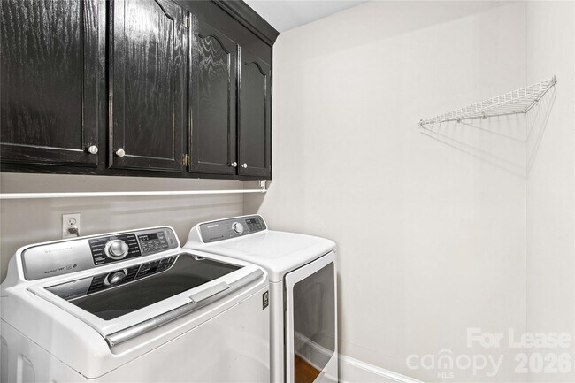 Building Photo - 9033 Pennyhill Dr