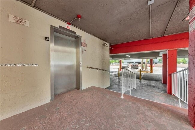 Building Photo - 1750 W 46th St