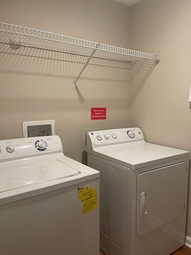 Building Photo - 478 Poplar St