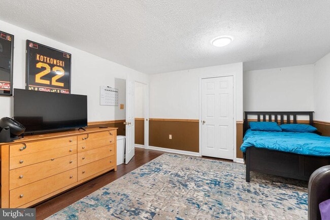 Building Photo - 520 Kingdom Ct