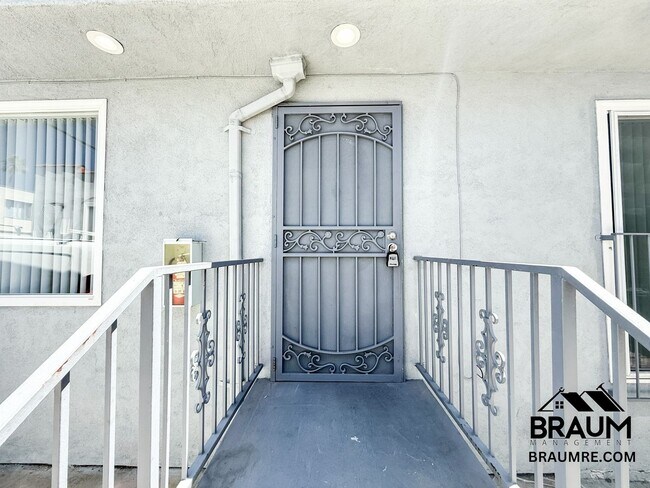 Building Photo - 1415 Centinela Ave
