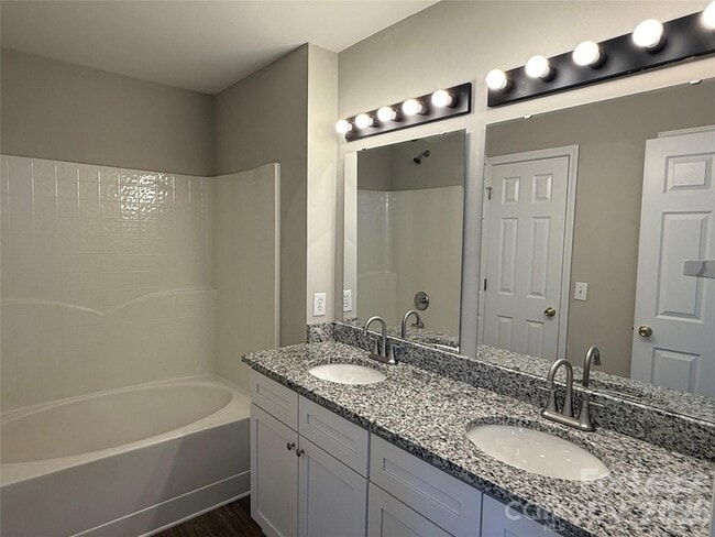 Building Photo - 3319 Mannington Dr