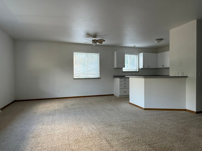 Building Photo - 1110 N 16th Ave