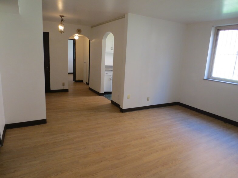 Building Photo - 5712 Phillips Ave