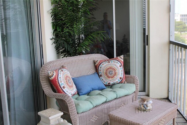 Building Photo - 4240 Ironwood Cir