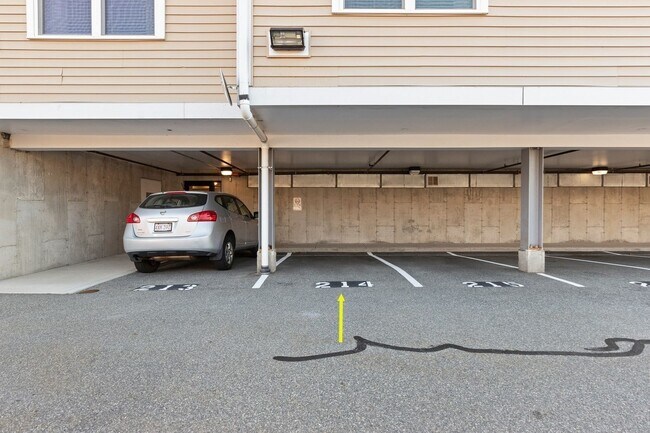 Building Photo - Danvers Updated 3 Bed 2 Bath | Top Floor Condo | Avail Now