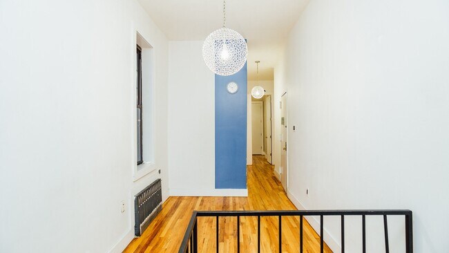 Building Photo - 1154 Gates Ave