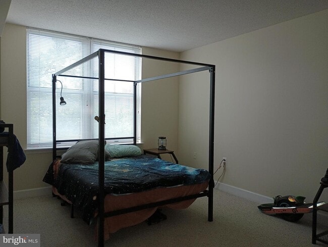 Building Photo - 11800 Sunset Hills Rd