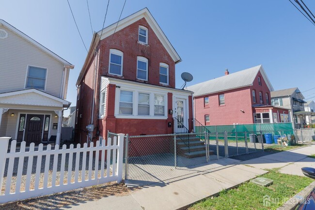 Primary Photo - 28 Union St