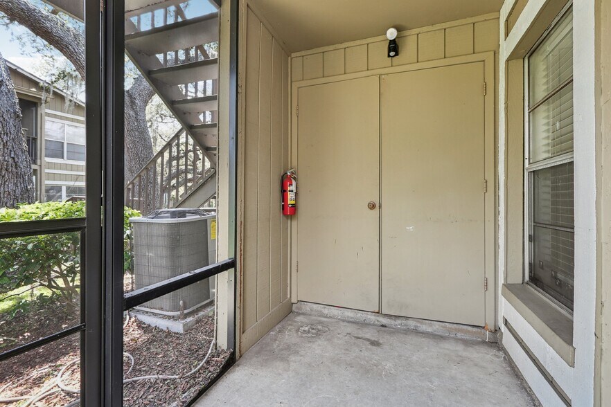 Building Photo - 14325 Hanging Moss Cir