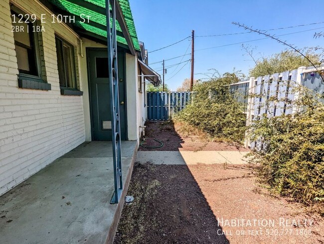 Building Photo - Pre-Lease!! Spacious 2 bed/1 bath Universi...