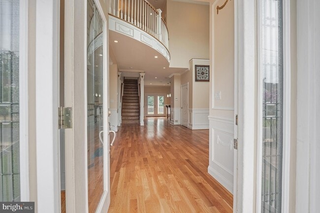 Building Photo - 5905 Lone Oak Dr