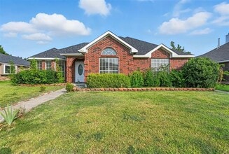 Building Photo - 2711 Primrose Ln
