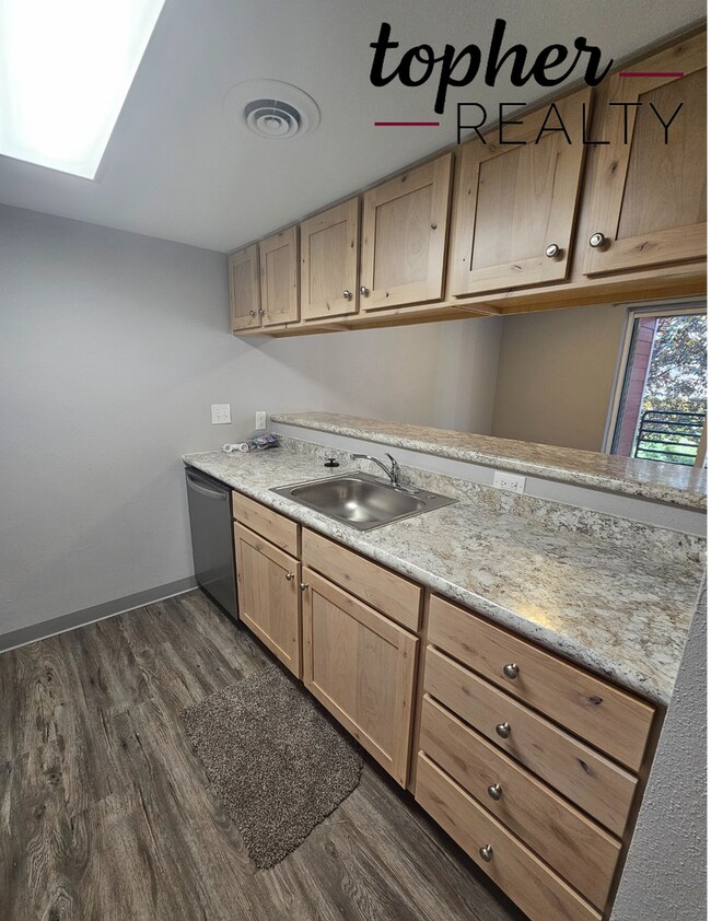 Building Photo - 2529 Ferndale Ln