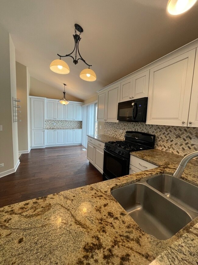 Building Photo - 6 Redbud Ct