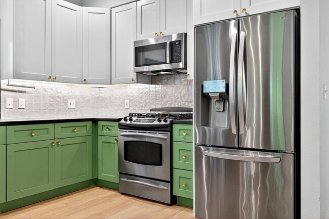 Building Photo - Charming Capital Hill Craftsman Home in Ideal Location!