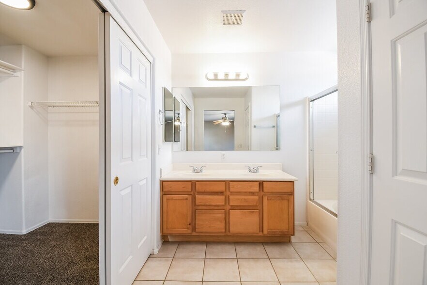 Building Photo - 6343 S Nash Way