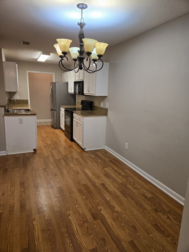 Building Photo - 2129 Sanderling Dr