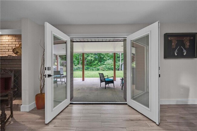 Building Photo - 225 Jayne Ellen Way