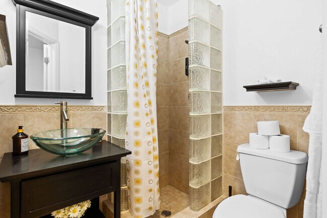 Building Photo - 1311 Cypress Ave