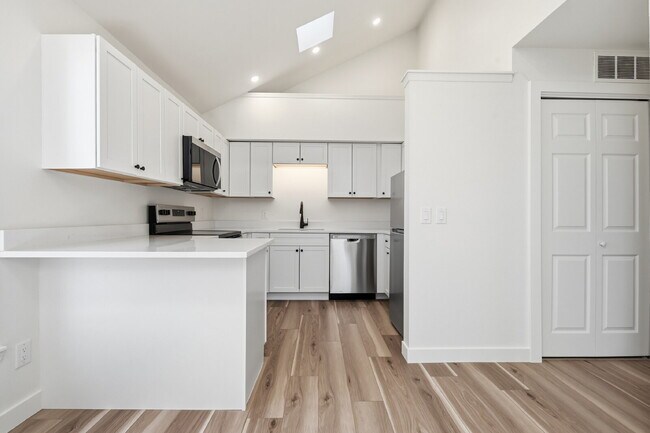 Building Photo - $1,740.95, 2- Beds - 1 Bath, Condo in Wheat Ridge with Washer and Dryer