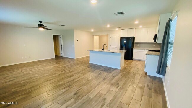 Building Photo - 17461 W Molly Ln