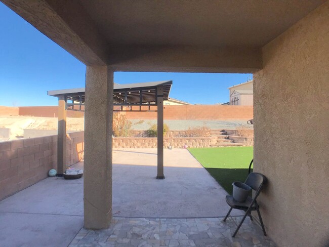 Building Photo - Spacious 4 Bedroom Los Lunas Home. Open la...