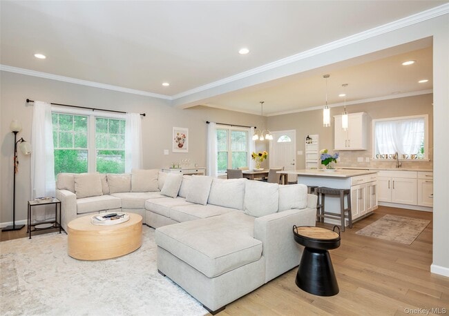 Building Photo - 15 S Beach Rd