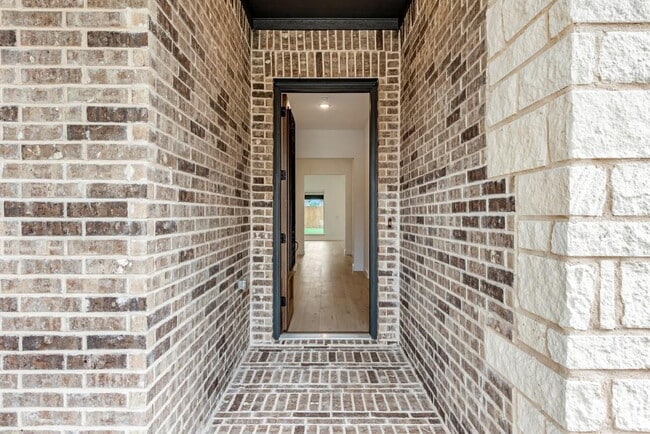 Building Photo - Spacious 4-Bedroom Retreat with 3 Full Baths – Your Modern Sanctuary Awaits in Justin, TX!