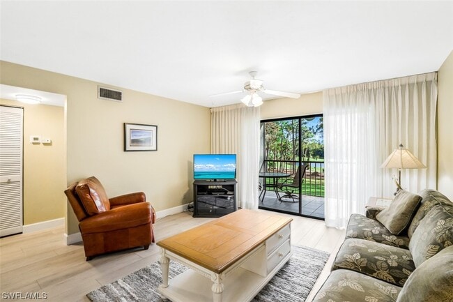 Building Photo - 228 Fox Glen Dr