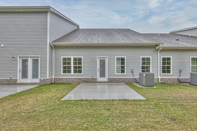 Building Photo - 1/2 OFF First Month!!...Beautiful 3 Bedroom Townhome in Manchester!