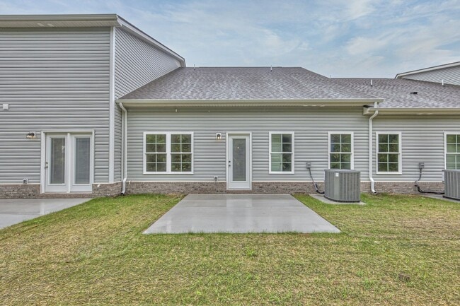 Building Photo - 203 Creek Wood Rd