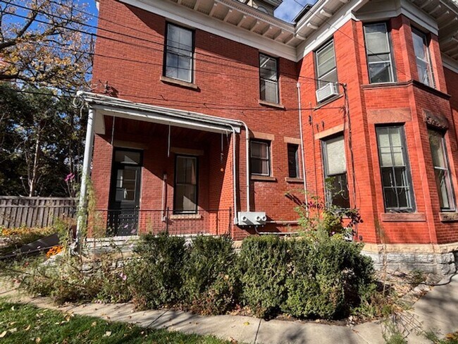 Building Photo - 462 Holly Ave