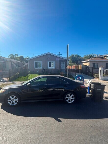 Primary Photo - 9123 Baring Cross St