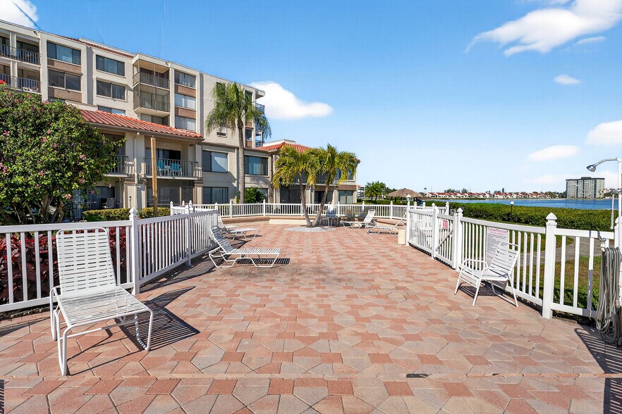 Building Photo - 6218 Palma del Mar Blvd S