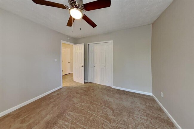 Building Photo - 3703 Majestic Dr SW