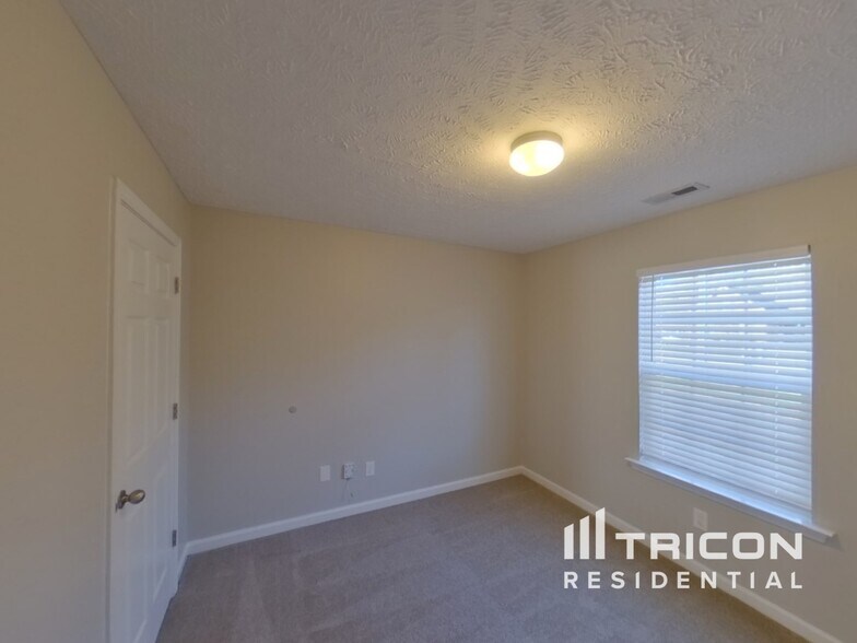 Building Photo - 3018 Barretts Ridge Dr