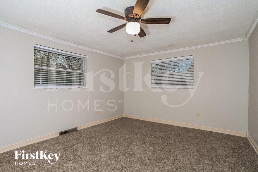 Building Photo - 1244 Day Cir E