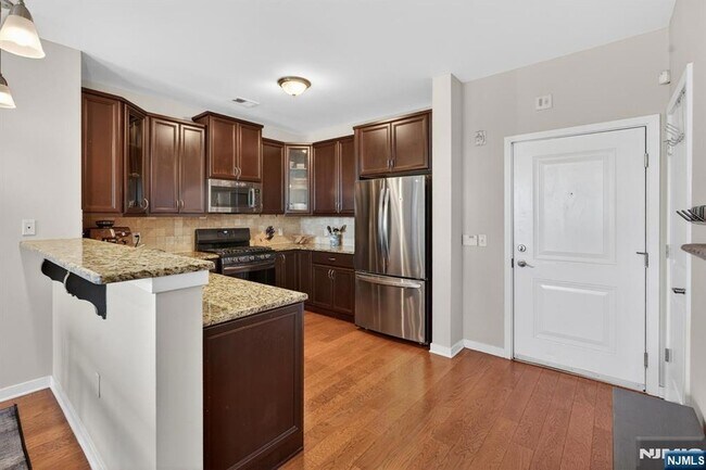 Building Photo - 443 2nd St