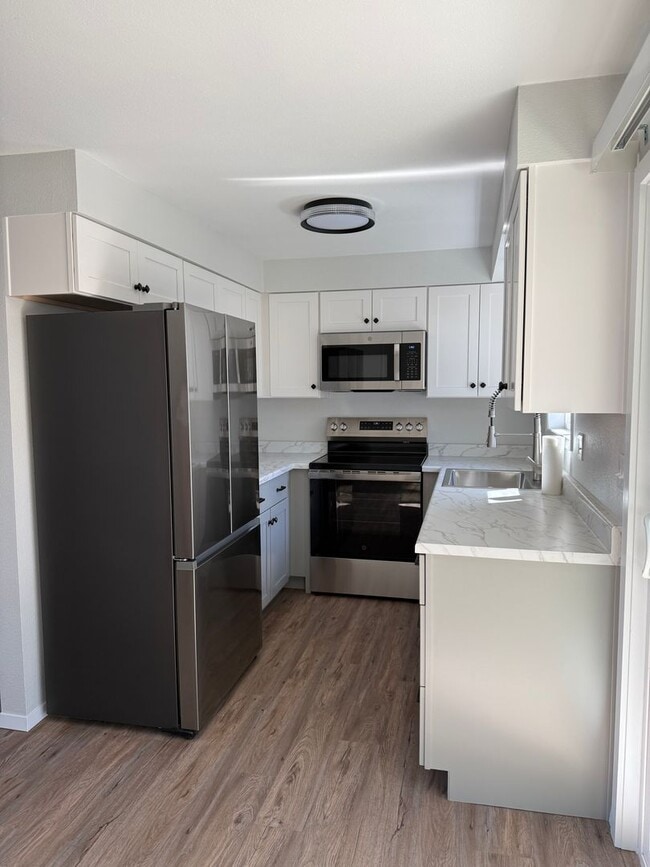 Building Photo - 2425 State St