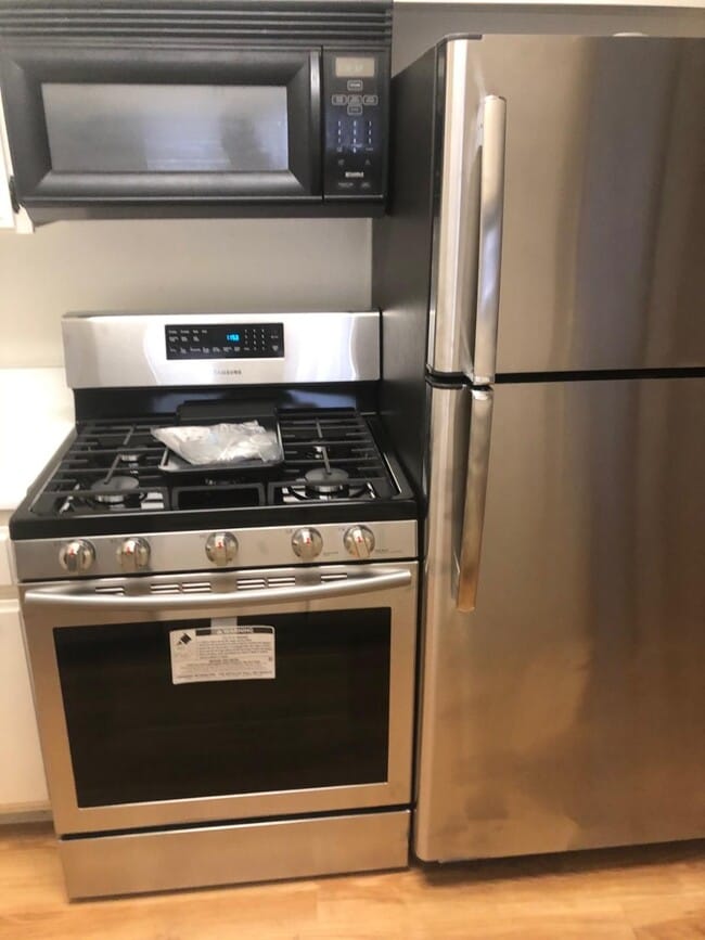 Building Photo - 11610 Moorpark St