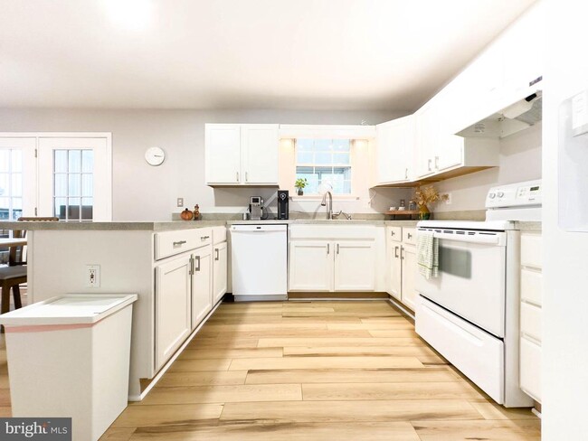 Building Photo - 13 Boulevard Pl