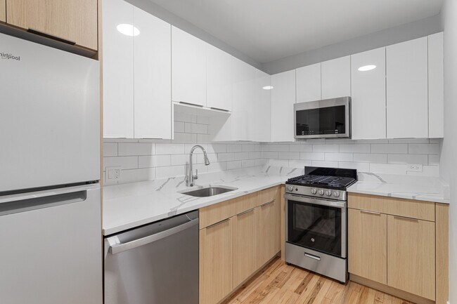 Building Photo - 1625 W Howard St